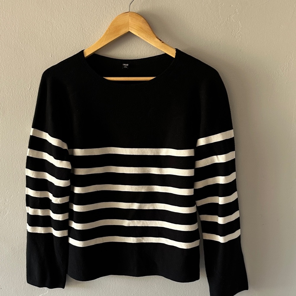 Uniqlo Black and White Striped Crewneck Sweater